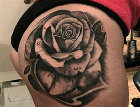 tatuajes para la nalga mujeres|Tatuajes lindos en la nalga